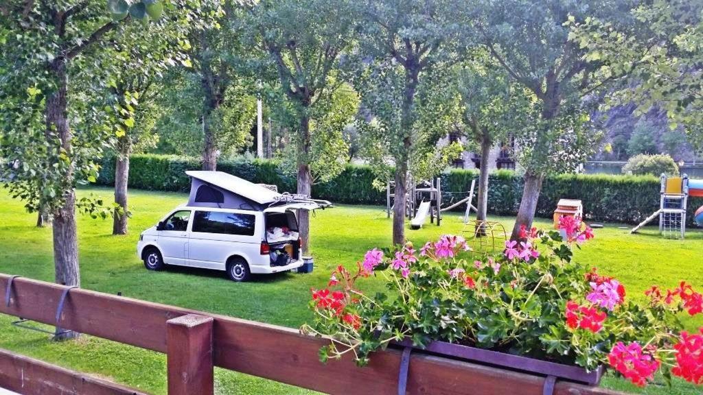 Bungalows Nou Camping La Guingueta D'Aneu Buitenkant foto