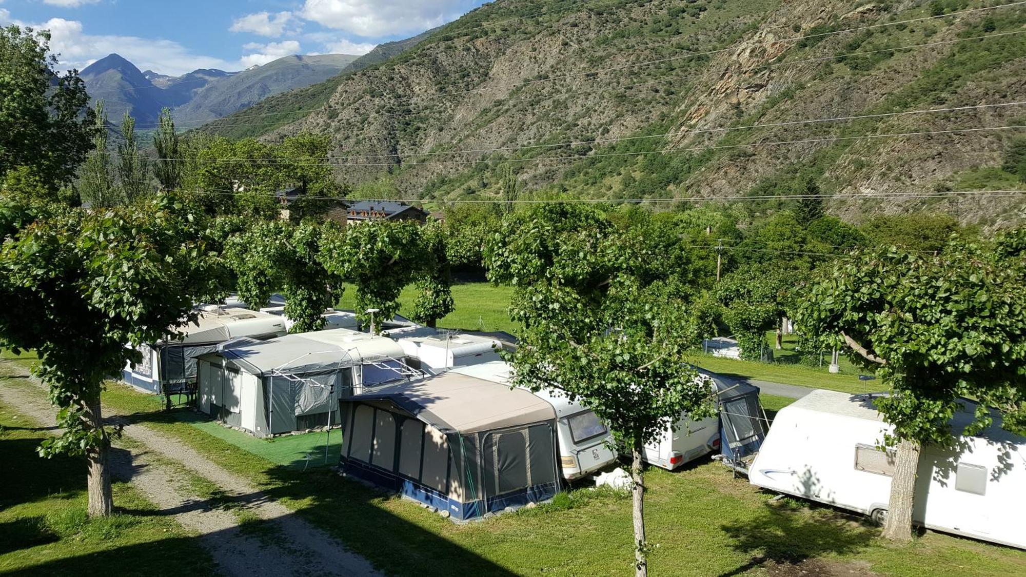 Bungalows Nou Camping La Guingueta D'Aneu Buitenkant foto