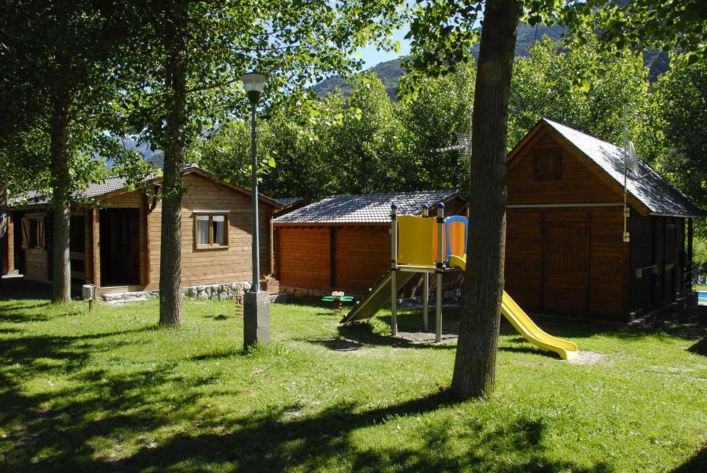 Bungalows Nou Camping La Guingueta D'Aneu Buitenkant foto