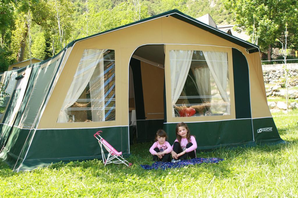 Bungalows Nou Camping La Guingueta D'Aneu Buitenkant foto