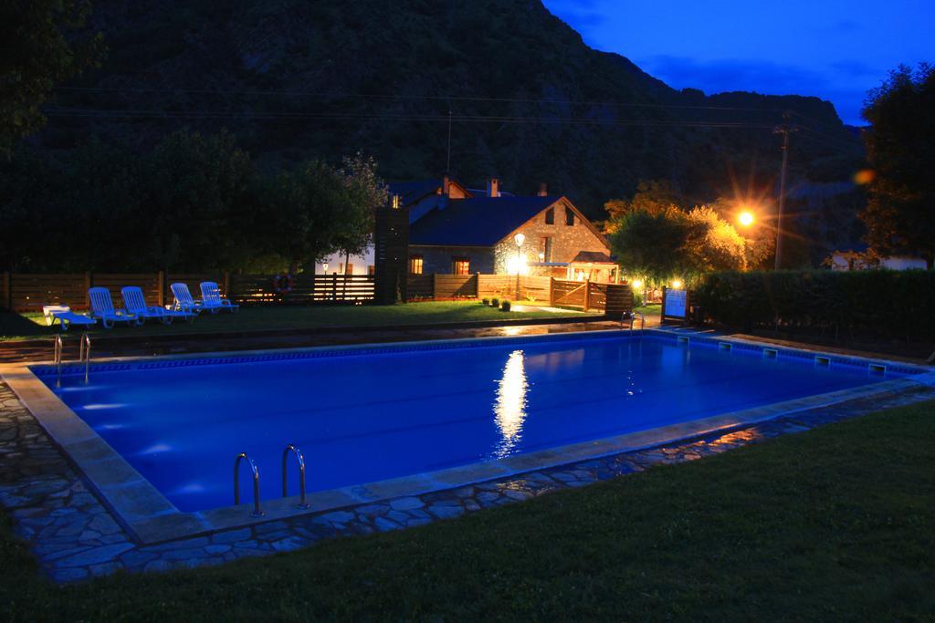 Bungalows Nou Camping La Guingueta D'Aneu Buitenkant foto