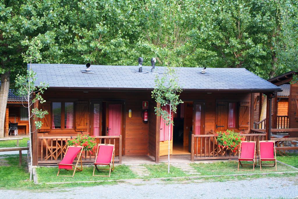 Bungalows Nou Camping La Guingueta D'Aneu Buitenkant foto
